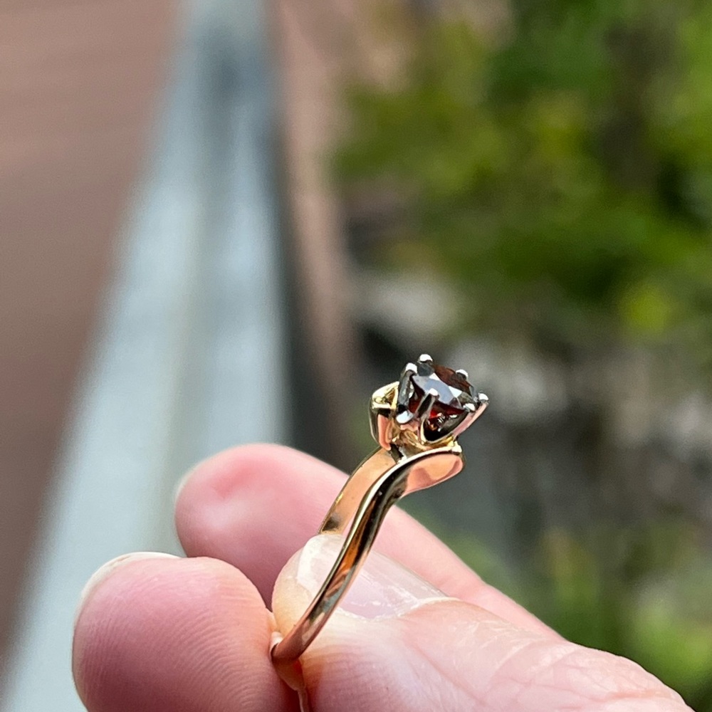 1 carat garnet gold ring - Picture 2 of 5